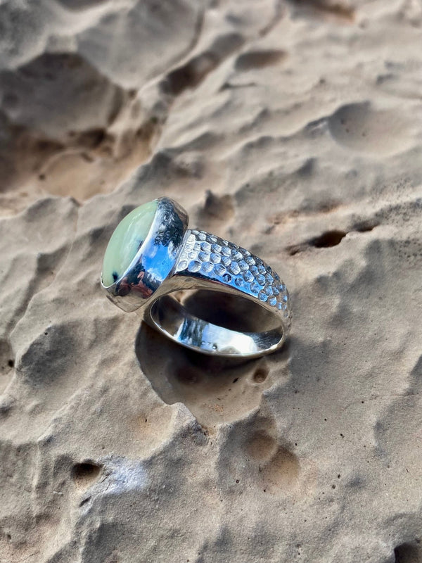 desert-vista-signet-ring-green